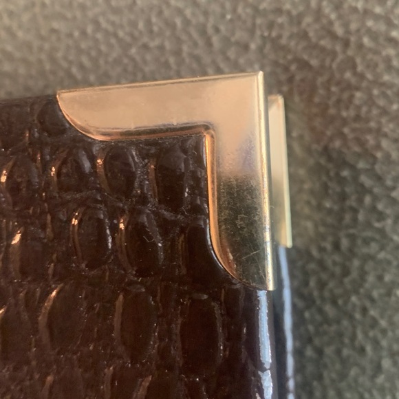 New brown embossed photo album. 100 double-sided pages. Hold 5” x 7” photos. - Picture 4 of 12